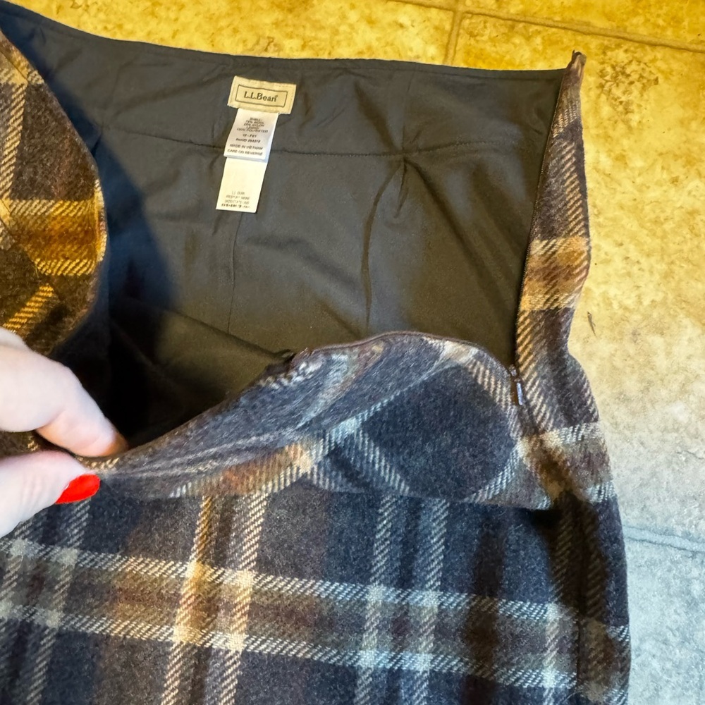 L.L. Bean Wool Blend Plaid Pencil Skirt - Dark Gray/Multi - 10 Petite - Picture 3 of 4